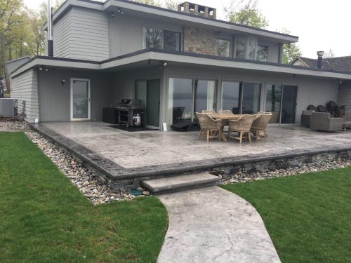 BAUTZ PATIO